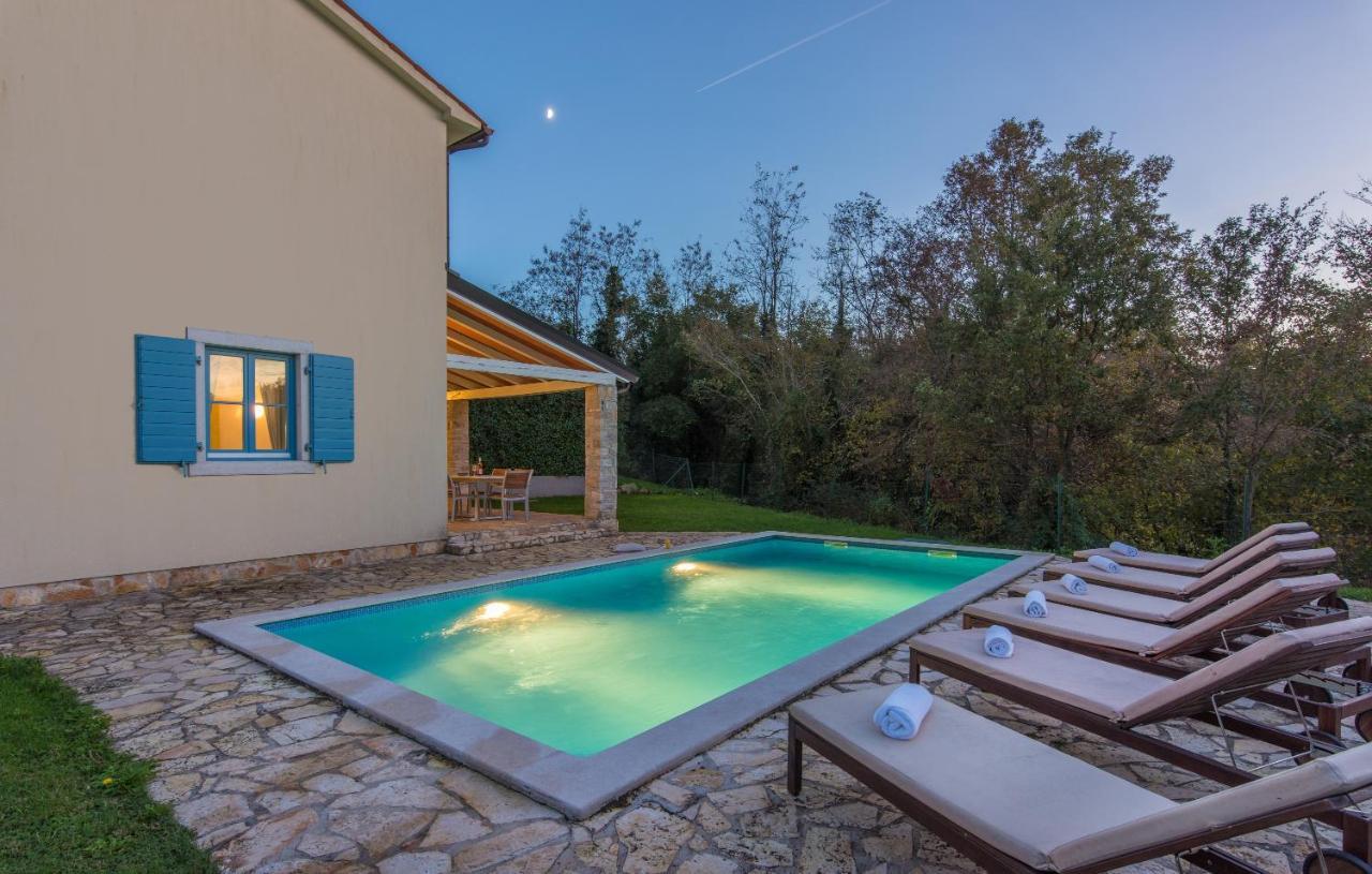 Adagio Vila *